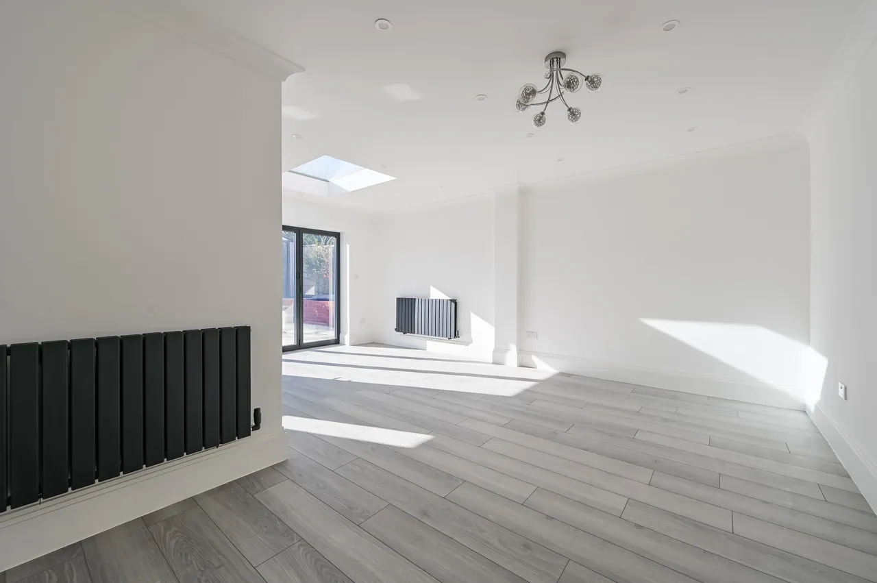 15 Lukin Crescent, London, photo 9