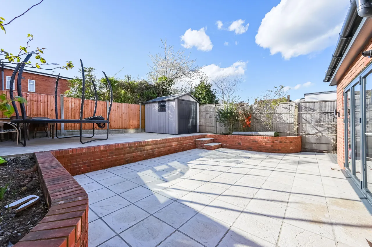 15 Lukin Crescent, London, photo 6