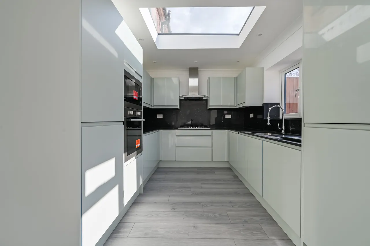 15 Lukin Crescent, London, photo 10