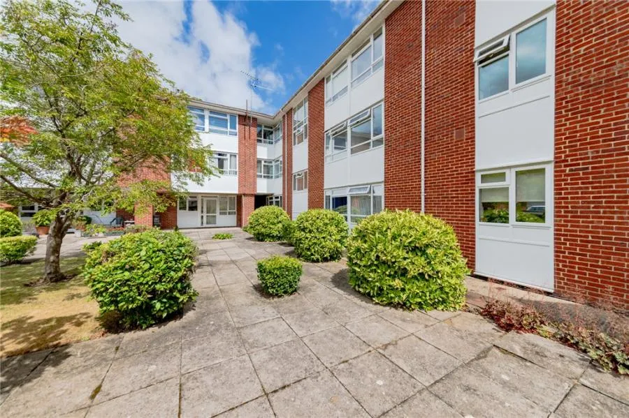 2 bed flat for sale, Crescent Road, Wokingham, RG40