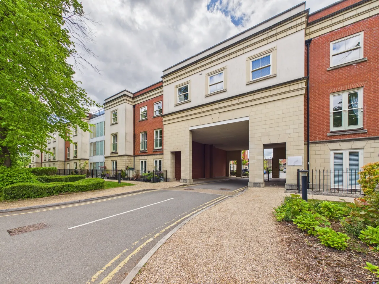 2 bed flat for sale — Station Road, Ashby-De-La-Zouch, LE65