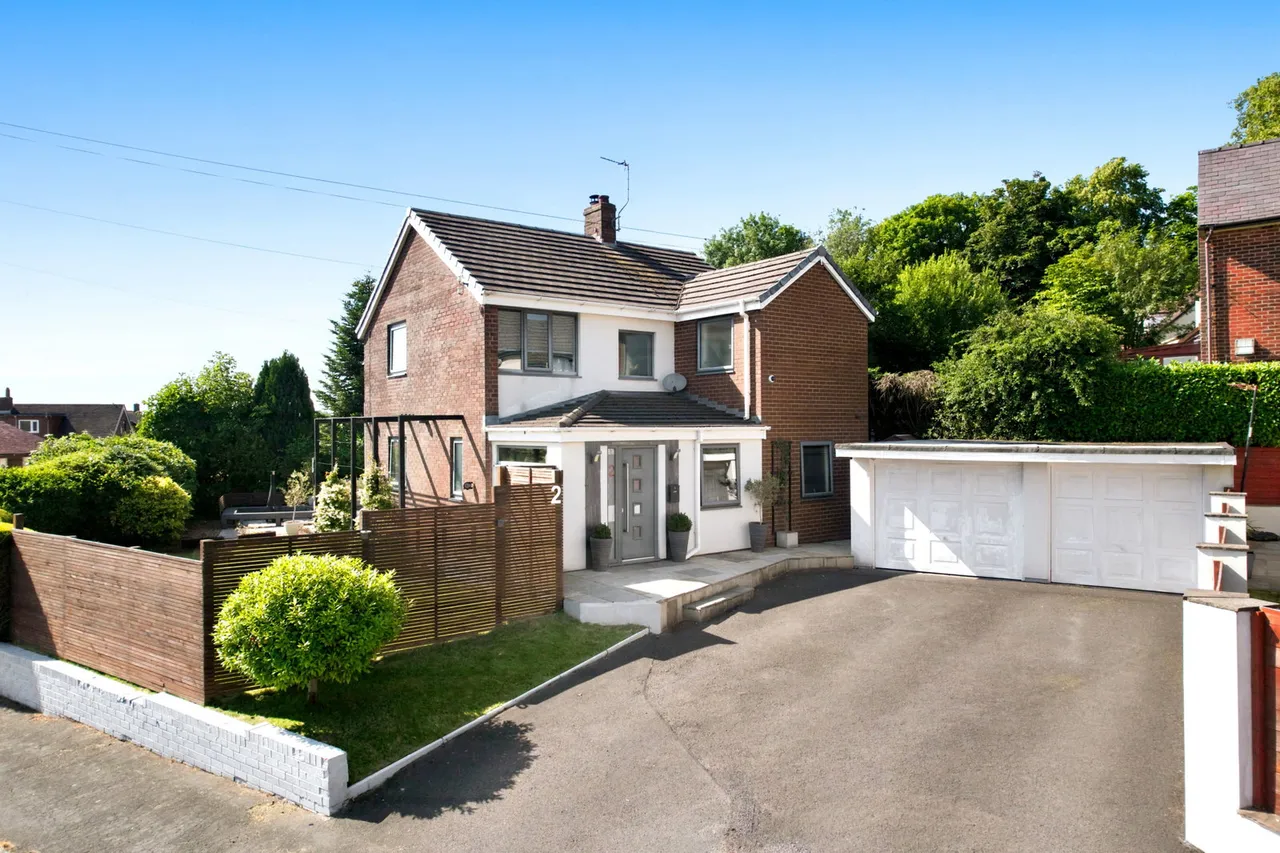 4 bed house for sale, Knowsley Road West, Clayton Le Dale, BB1