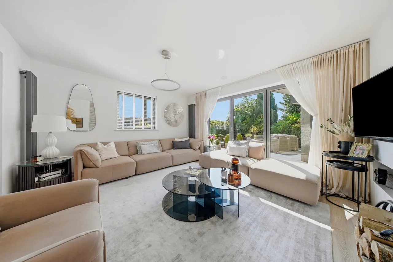 Knowsley Road West, Clayton Le Dale, BB1, photo 6