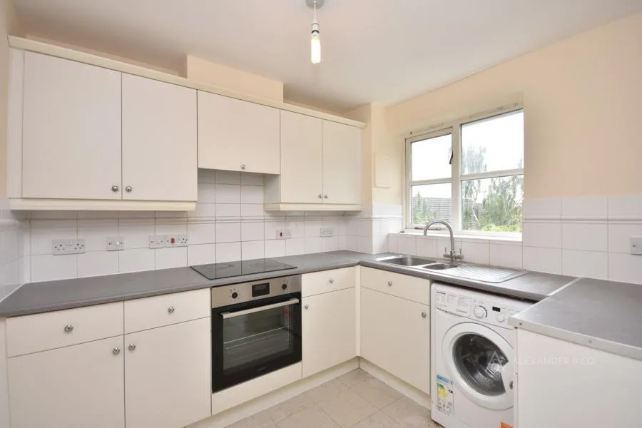 Whitehead Way, Aylesbury, HP21, photo 2