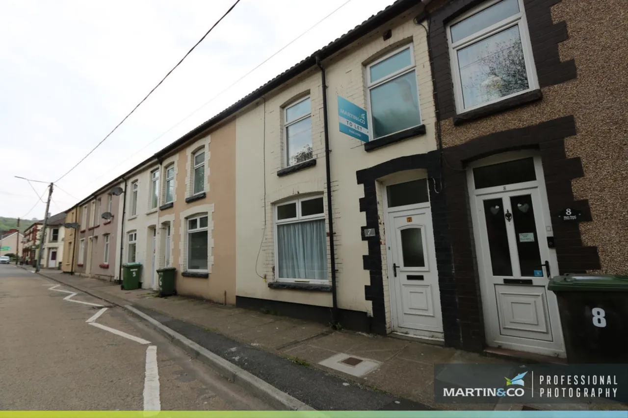 2 bed house for sale — Main Road, Penrhiwceiber