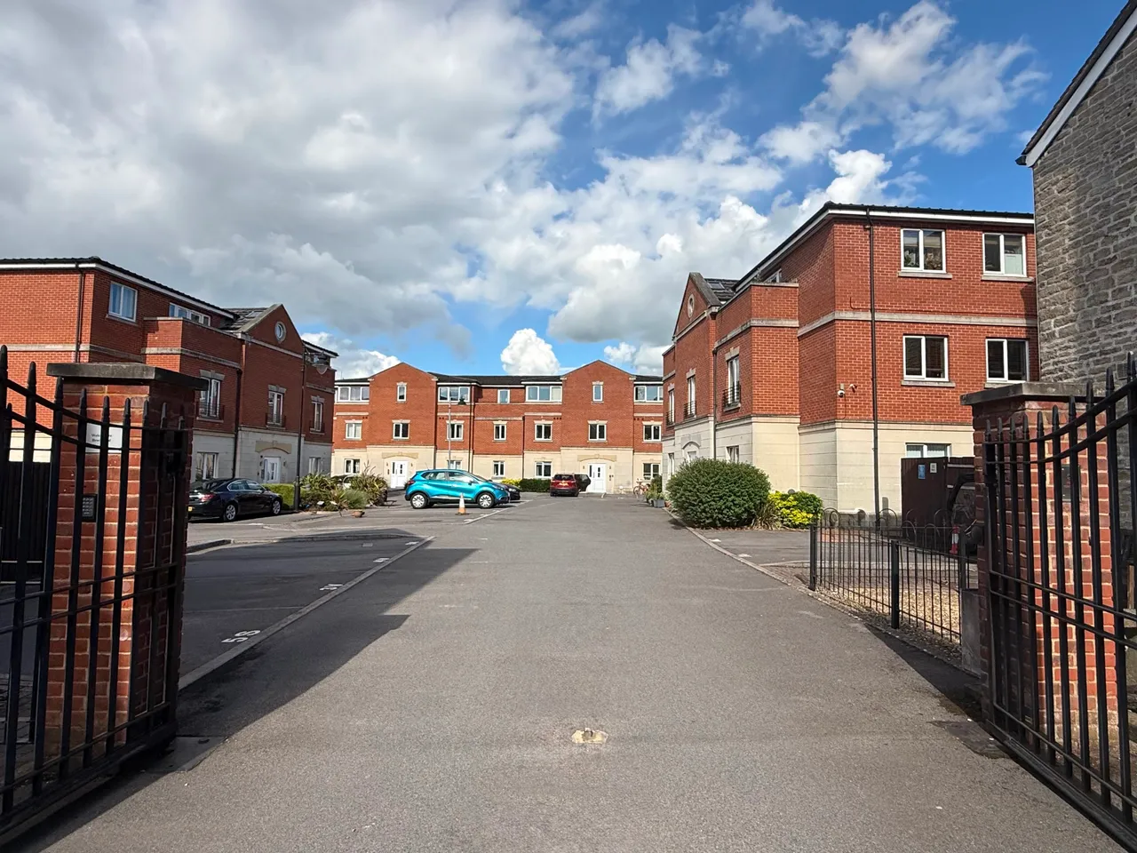 Brock End, Old Town, Swindon, Wiltshire, SN1 3HA, photo 5