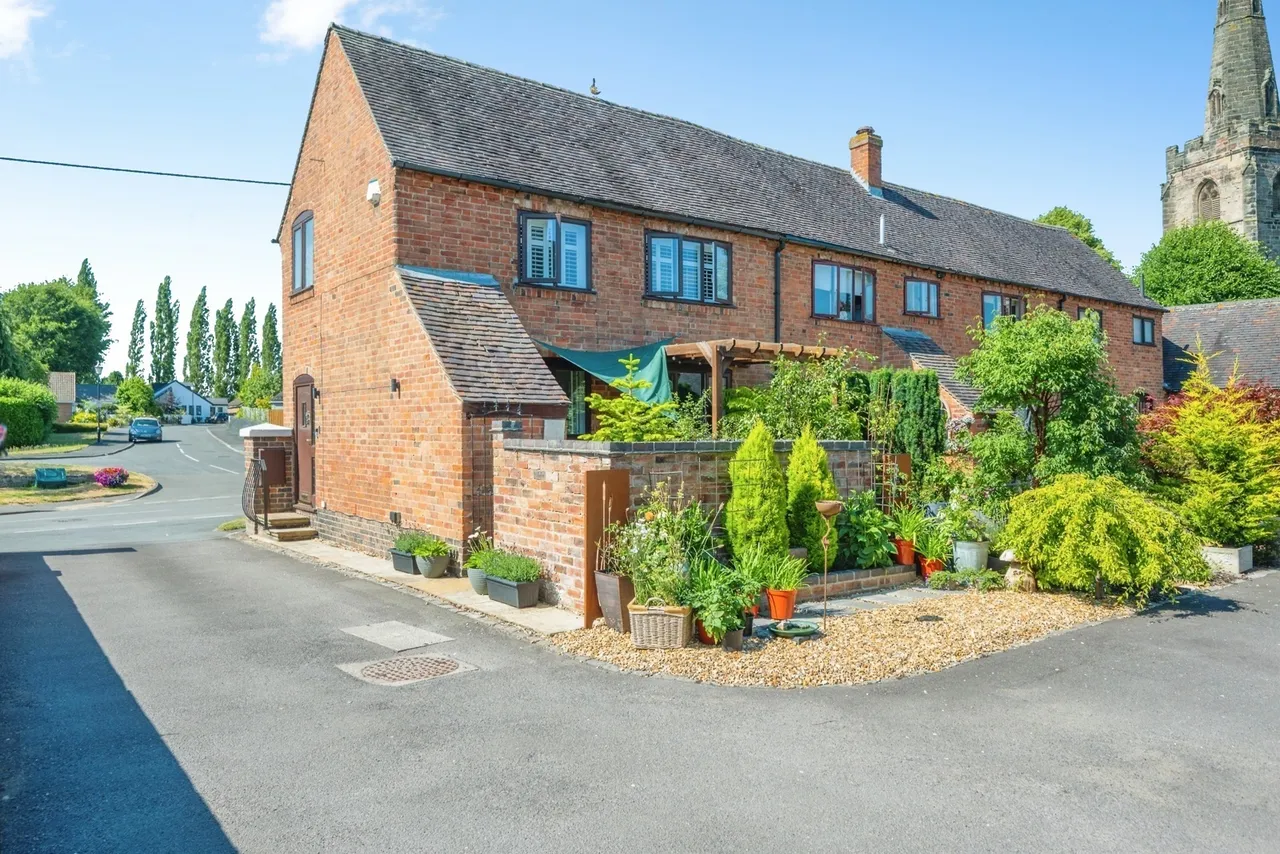 2 bed house for sale — Main Road, Newton Regis, Tamworth, Warwickshire, B79