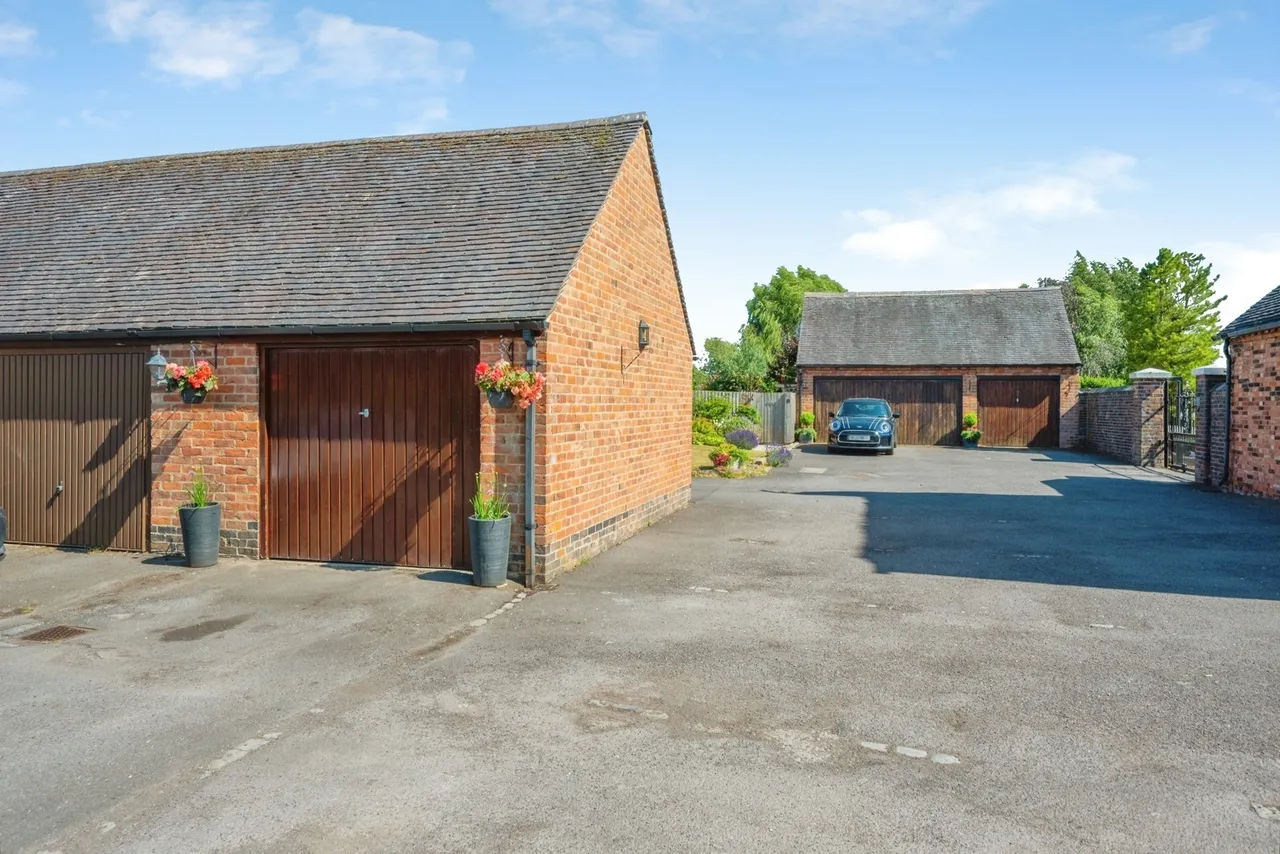 Main Road, Newton Regis, Tamworth, Warwickshire, B79, photo 17
