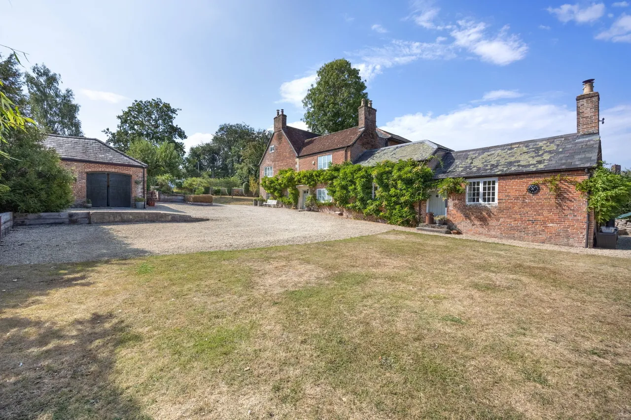 6 bed house for sale, Court Lane, Bratton, BA13