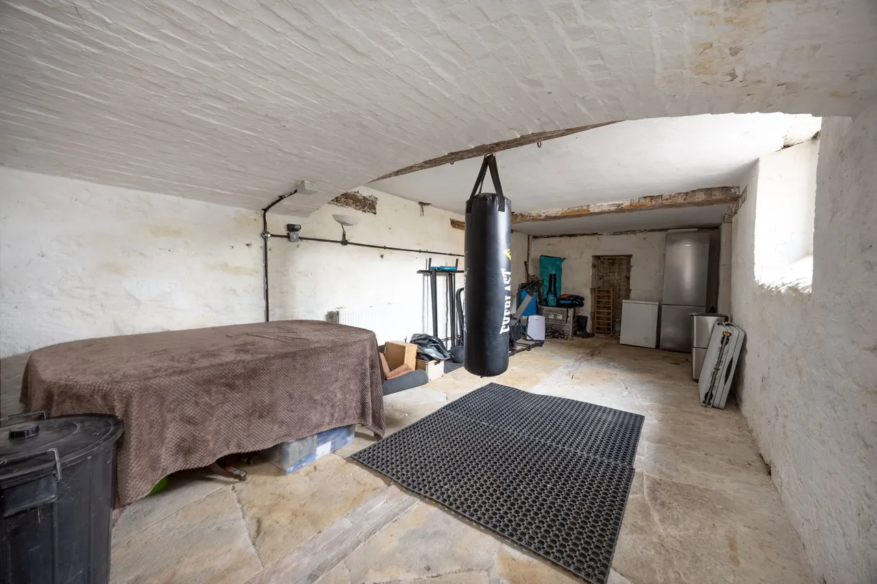 Court Lane, Bratton, BA13, photo 17