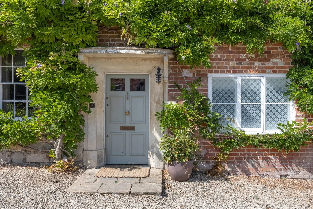 Court Lane, Bratton, BA13, photo 4