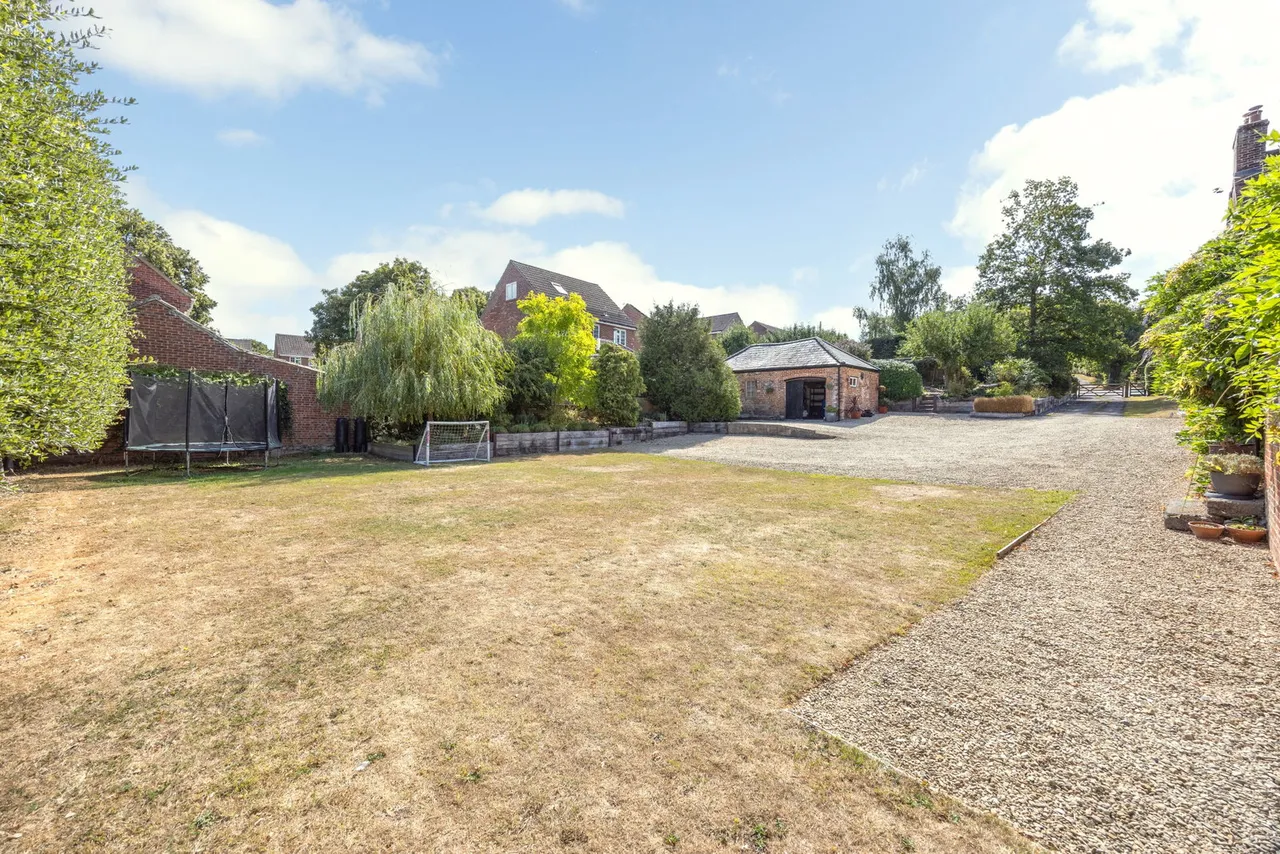 Court Lane, Bratton, BA13, photo 45