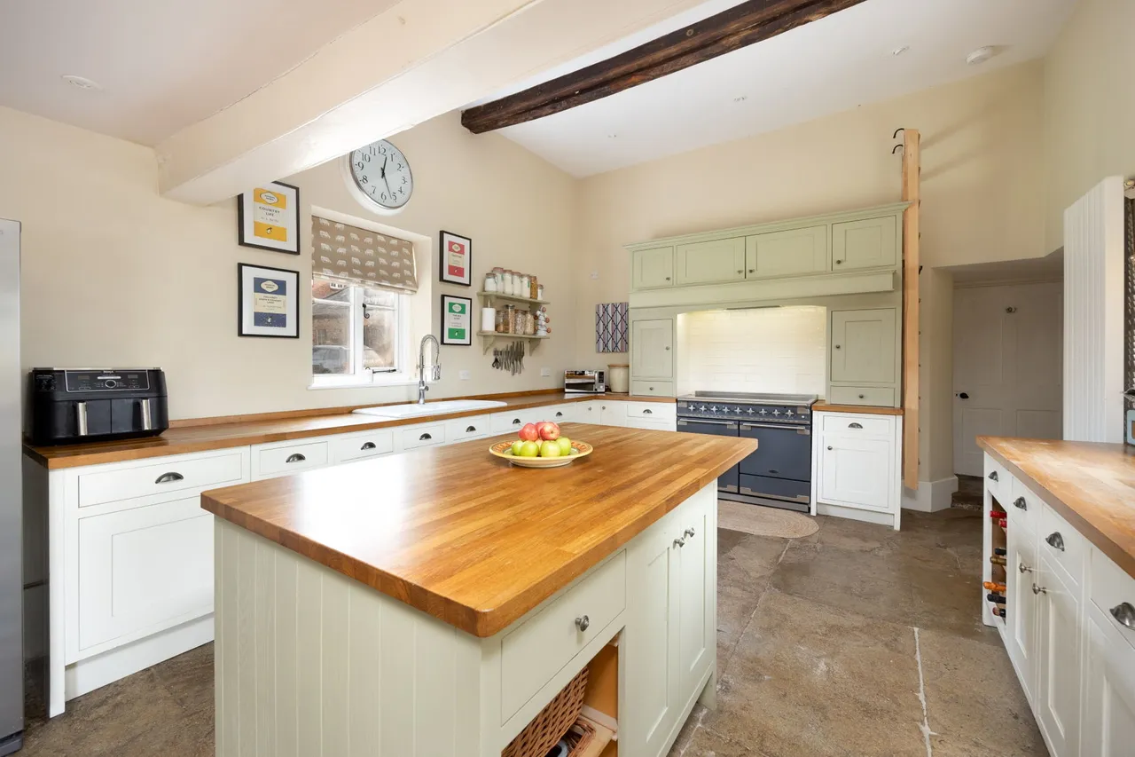 Court Lane, Bratton, BA13, photo 11