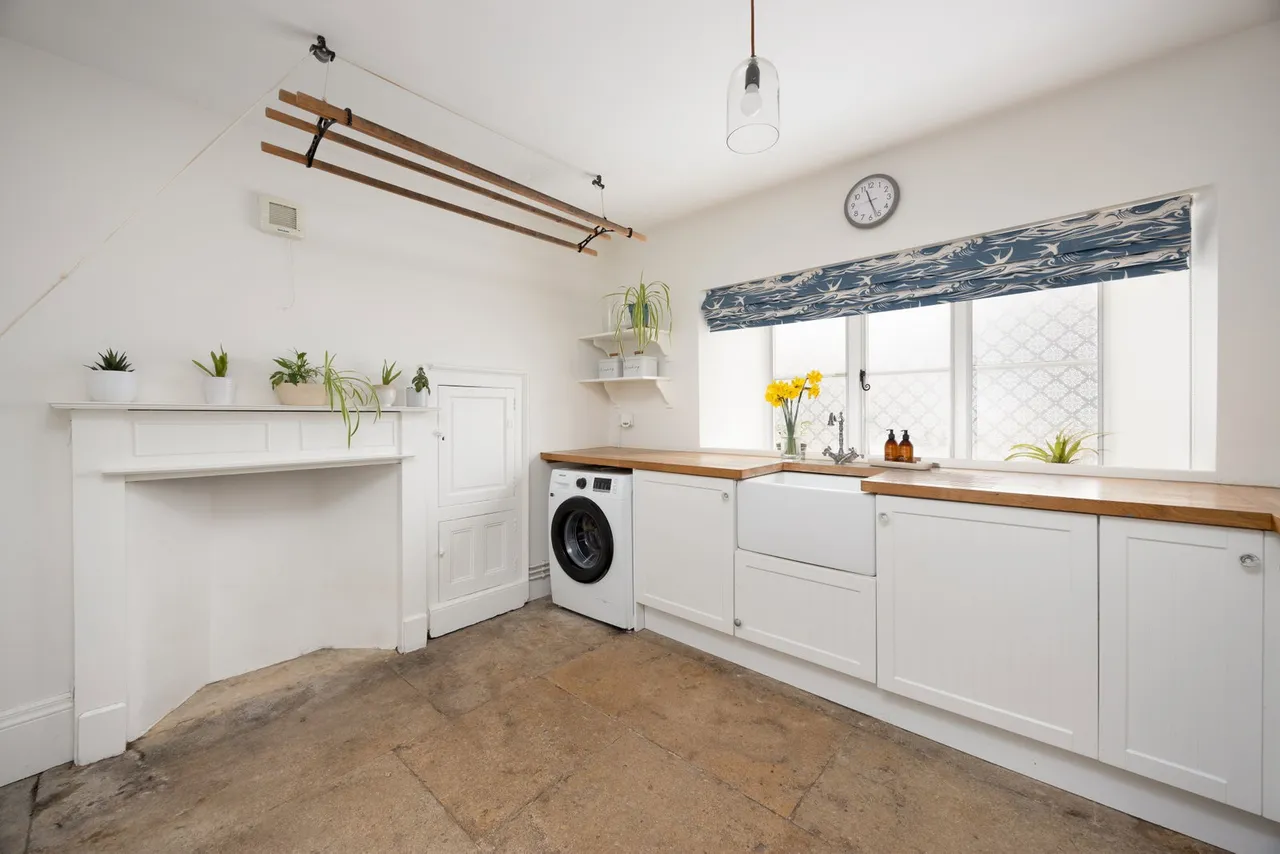 Court Lane, Bratton, BA13, photo 9