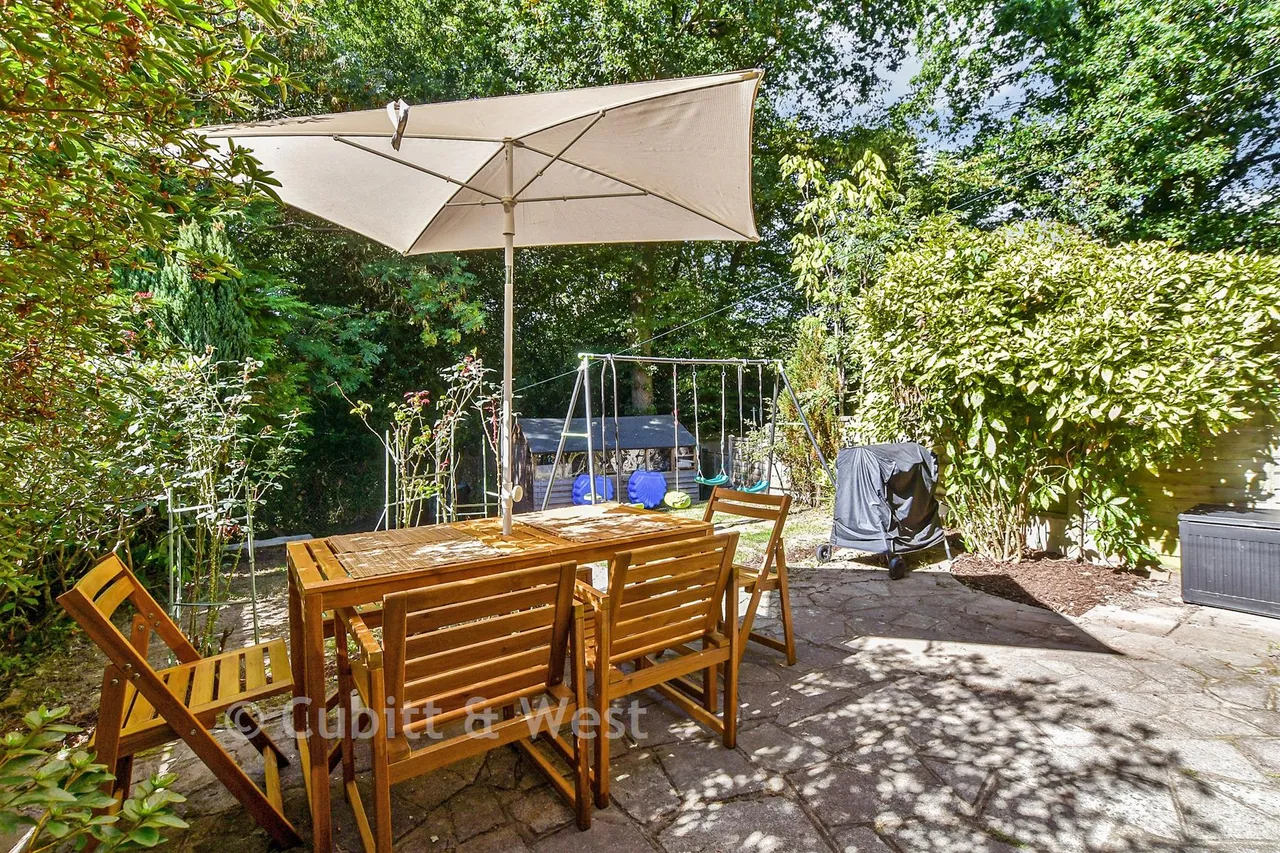 Cook Road, Horsham, RH12, photo 2