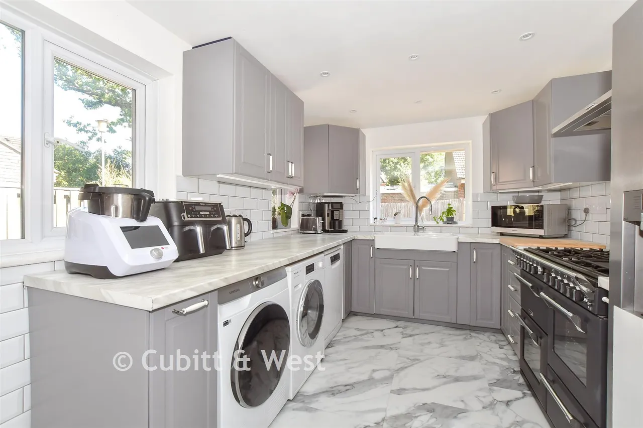 Cook Road, Horsham, RH12, photo 4