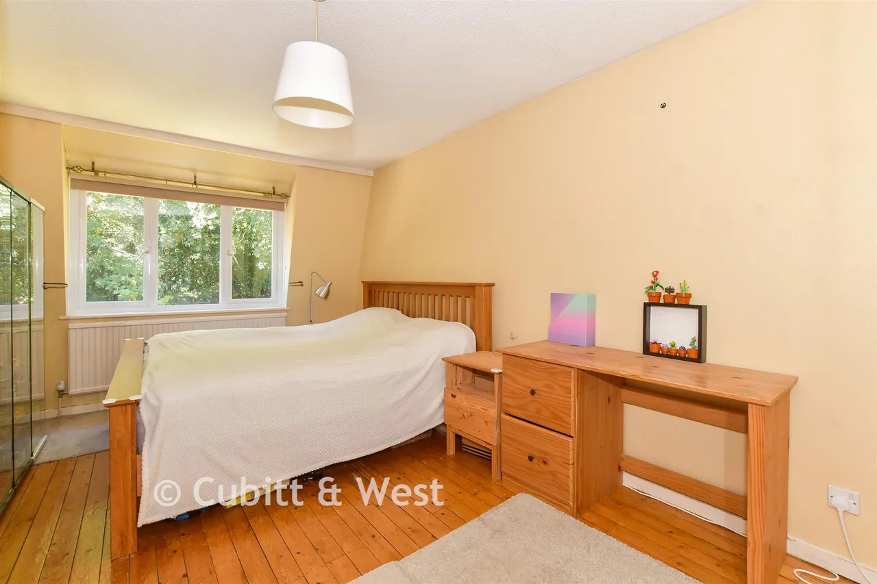 Cook Road, Horsham, RH12, photo 12