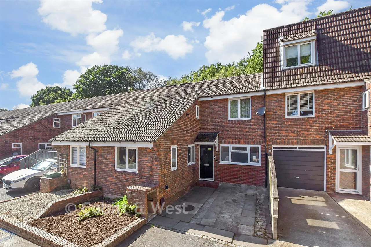 4 bed house for sale, Cook Road, Horsham, RH12