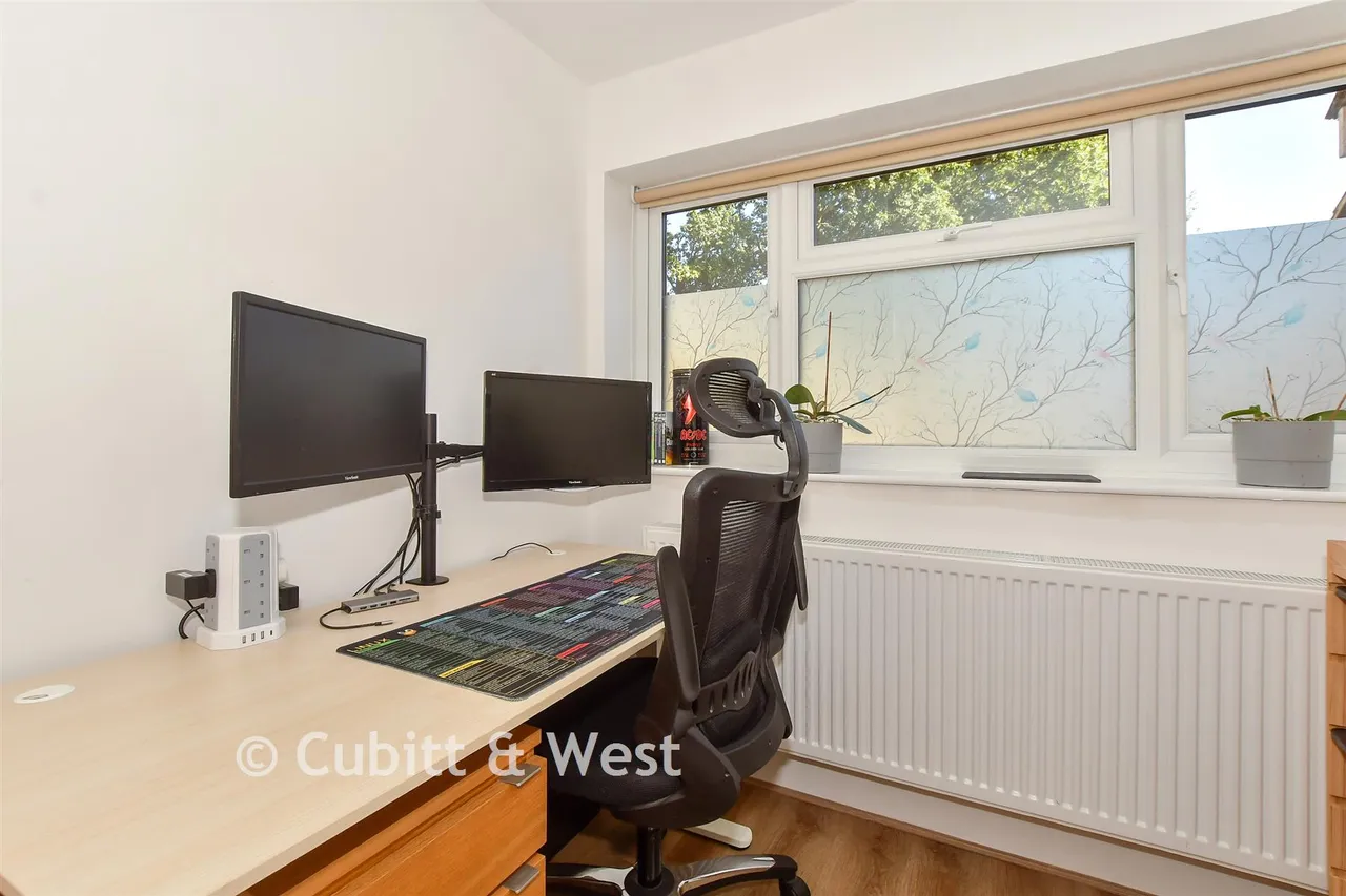Cook Road, Horsham, RH12, photo 9