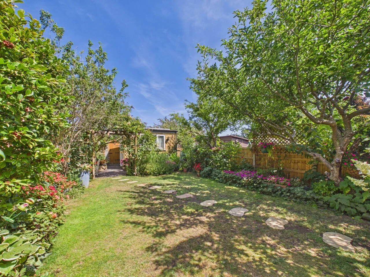 Feltham, Middlesex, photo 6