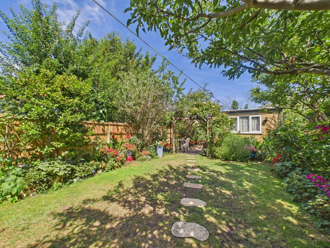 Feltham, Middlesex, photo 3