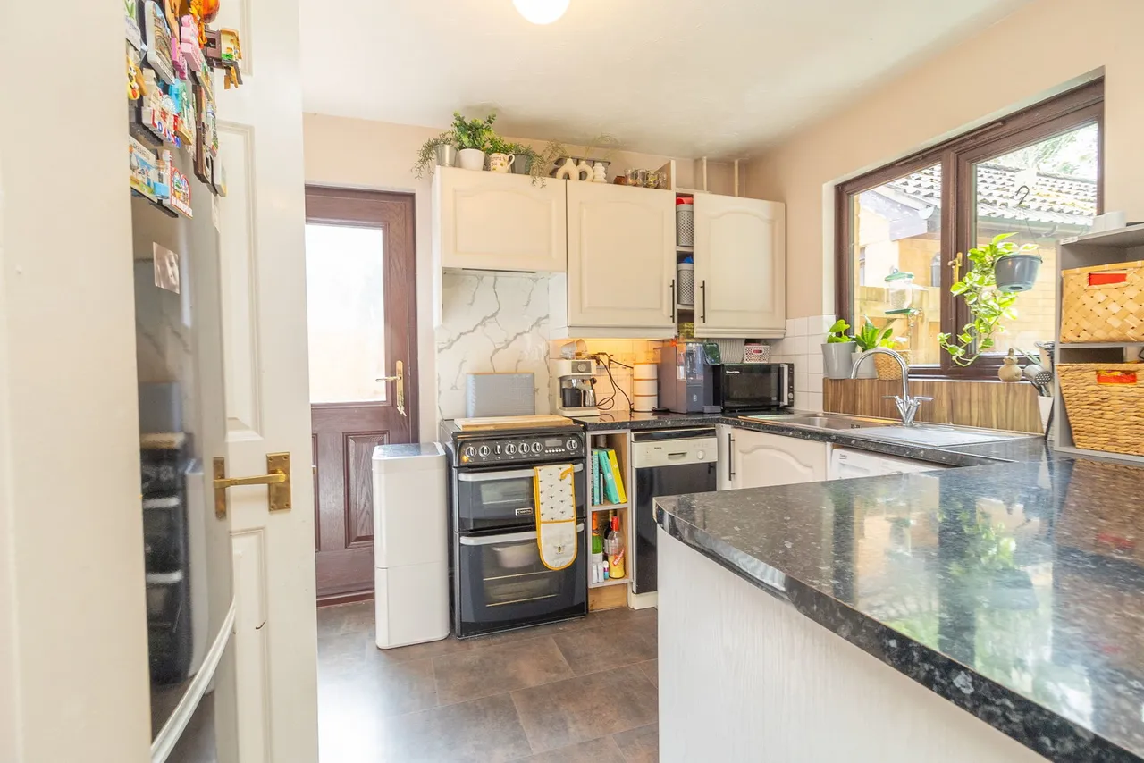 Elmfield Close, Potterspury, NN12, photo 9