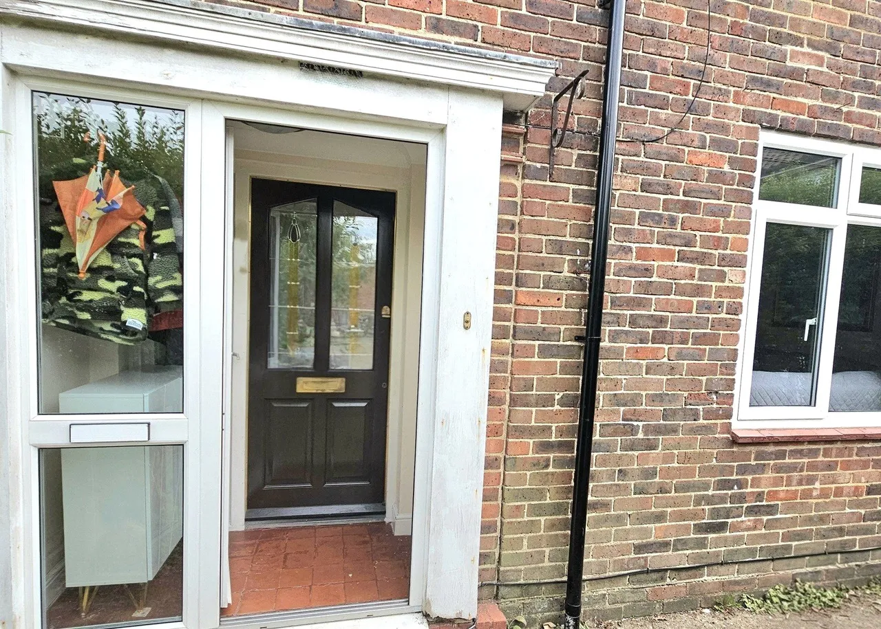 St. Michaels Road, Woking, GU21, photo 24