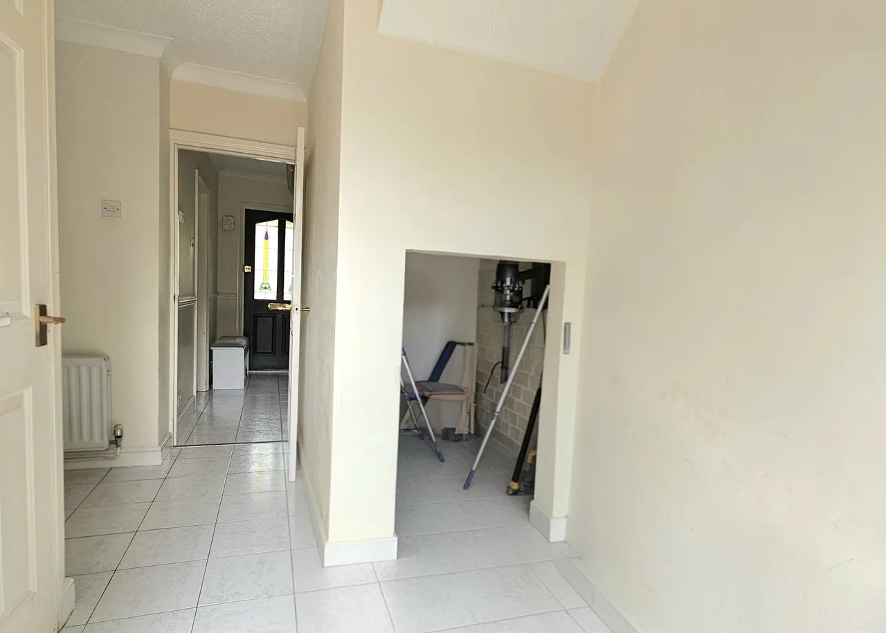 St. Michaels Road, Woking, GU21, photo 18