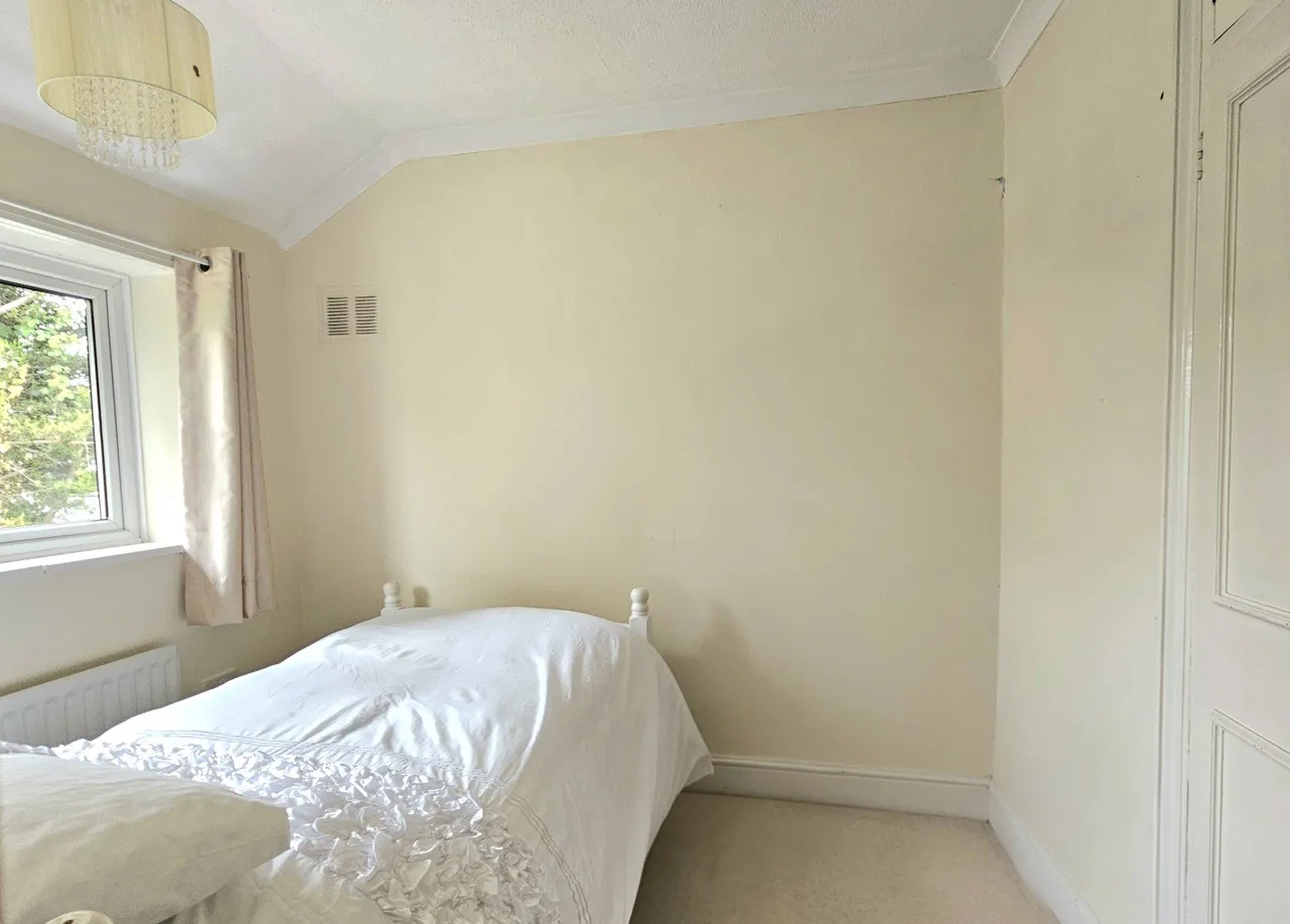St. Michaels Road, Woking, GU21, photo 10