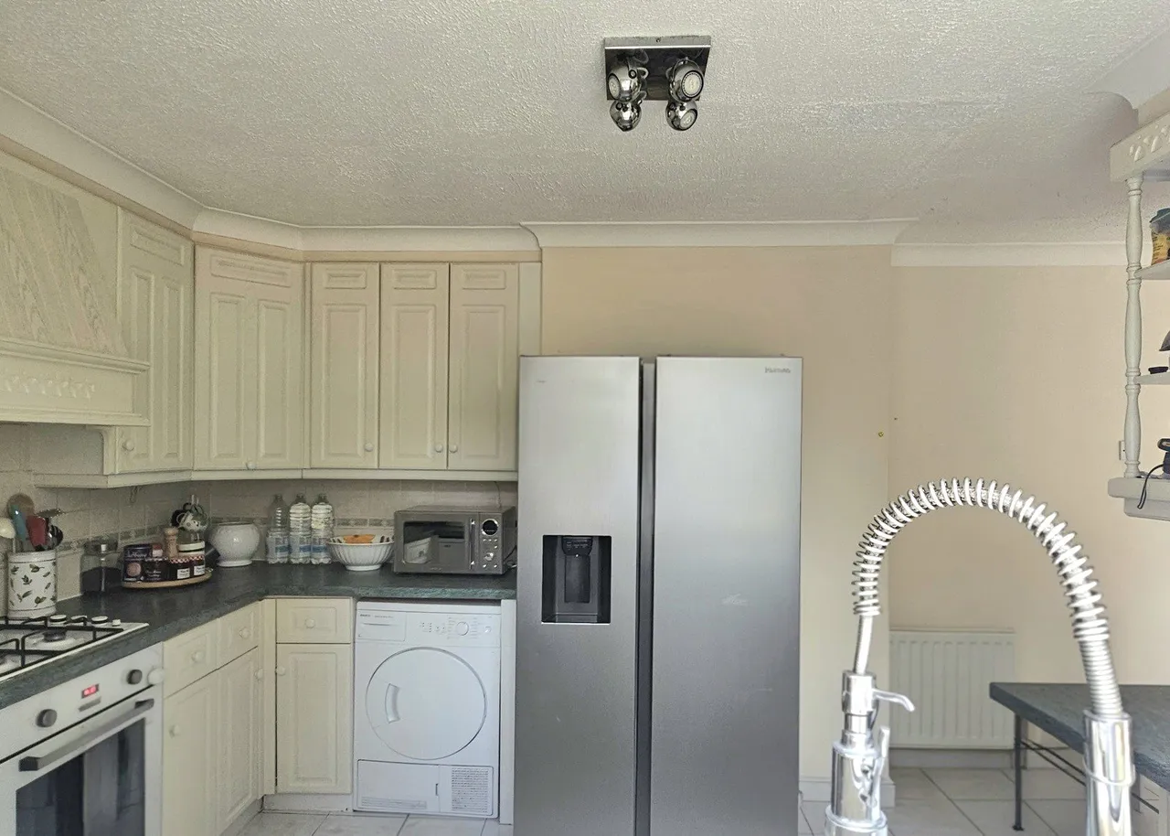 St. Michaels Road, Woking, GU21, photo 15