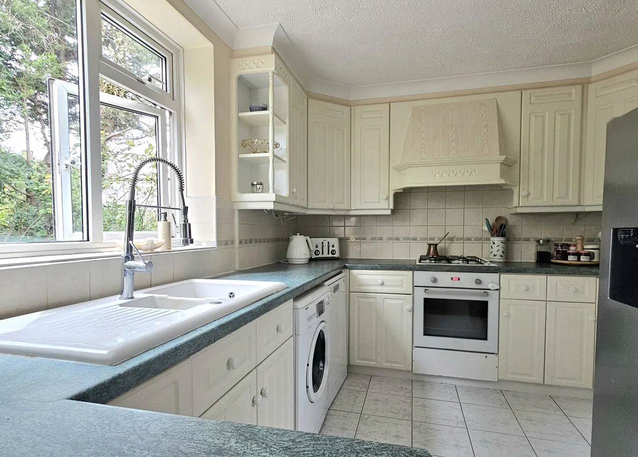 St. Michaels Road, Woking, GU21, photo 3
