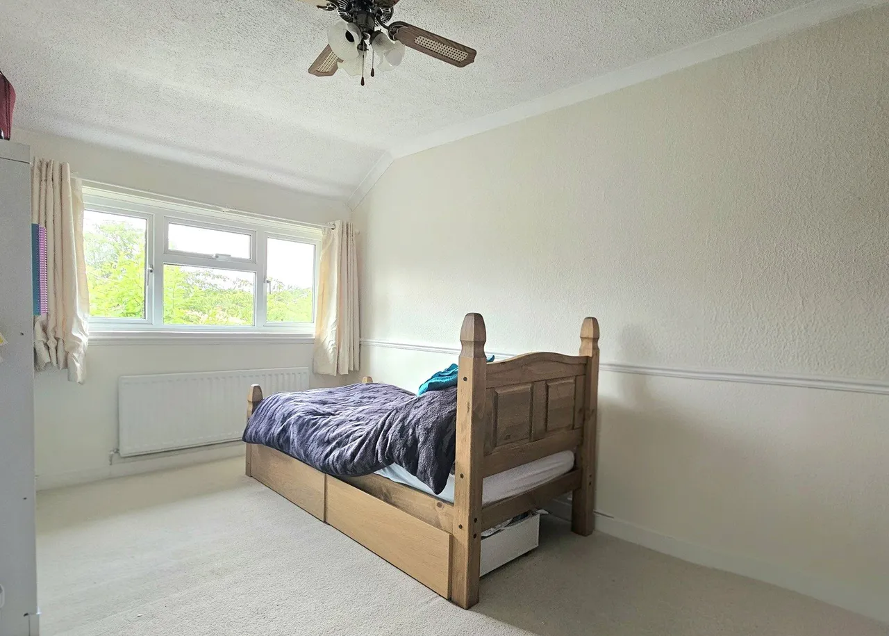 St. Michaels Road, Woking, GU21, photo 19