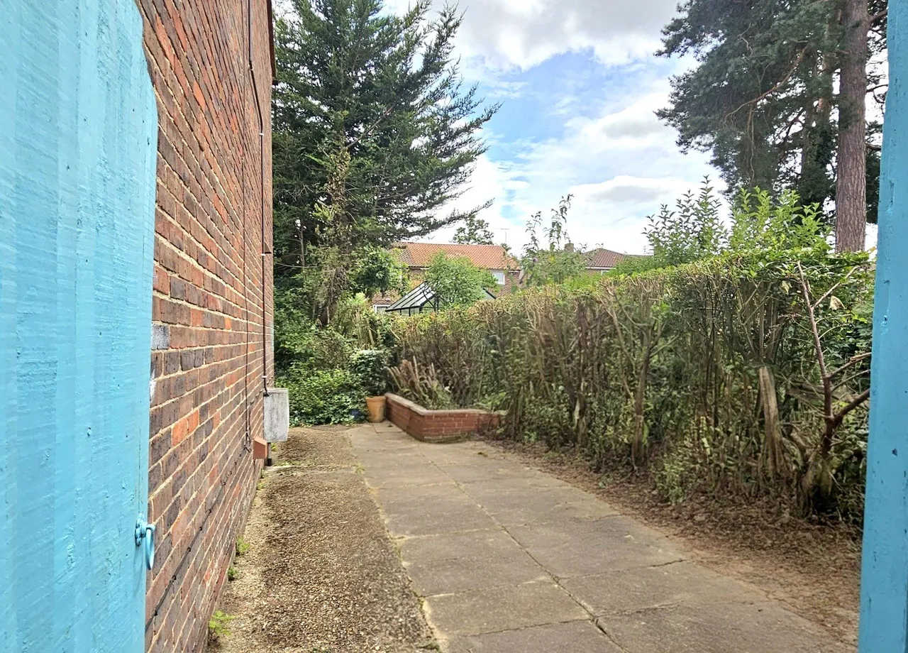 St. Michaels Road, Woking, GU21, photo 22