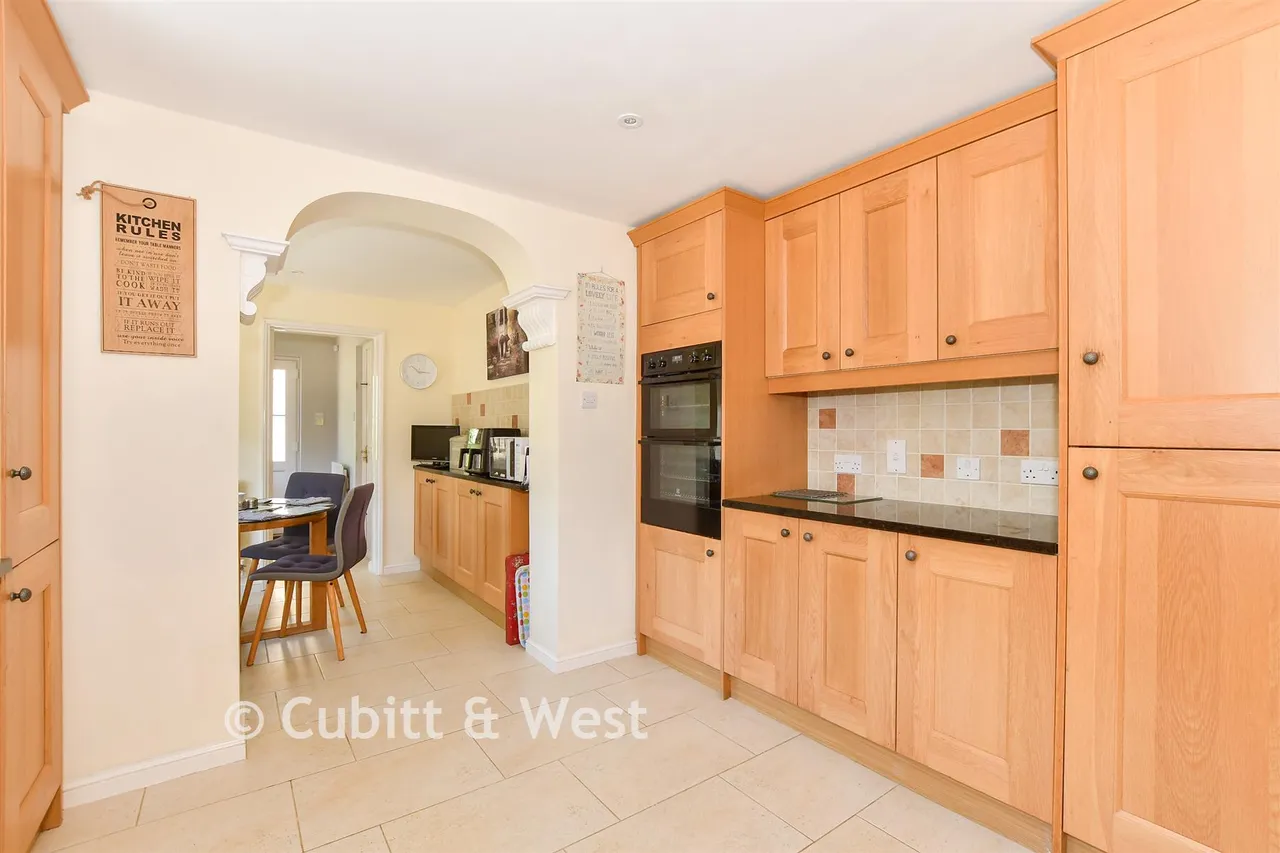 Masons Way, Pulborough, RH20, photo 3