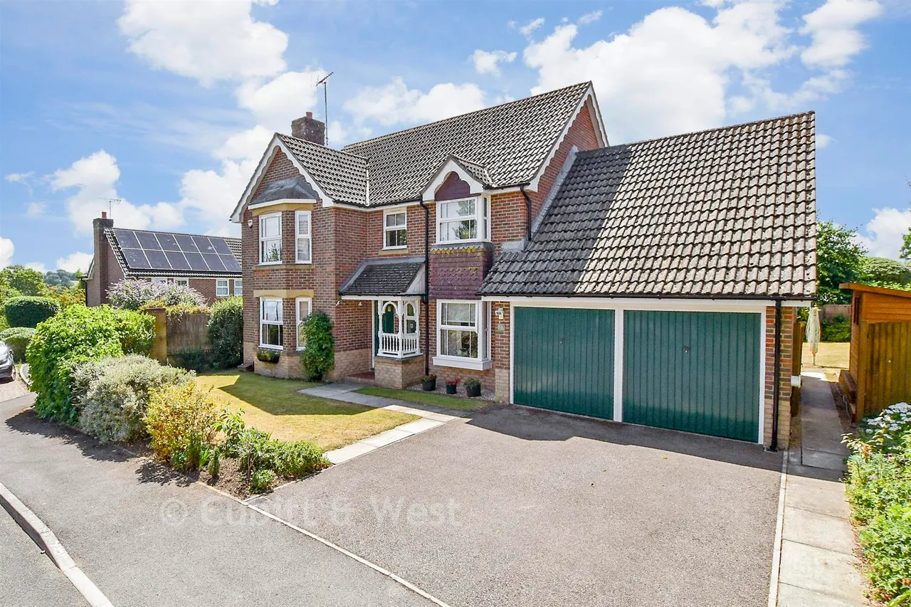 4 bed house for sale, Masons Way, Pulborough, RH20