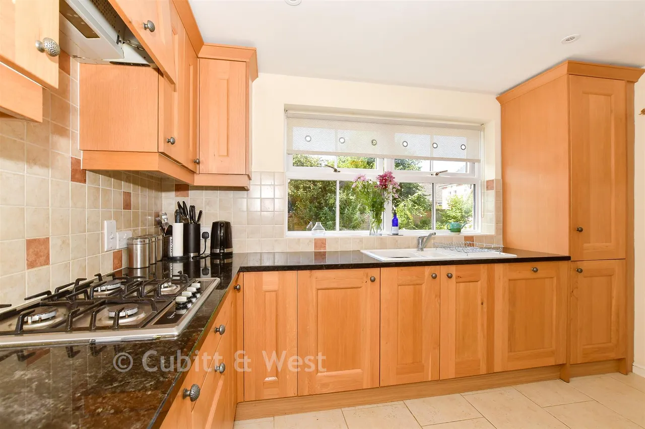Masons Way, Pulborough, RH20, photo 2
