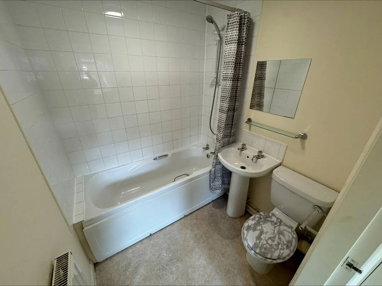 Oxford Street, Clifton Court, NG31, photo 4