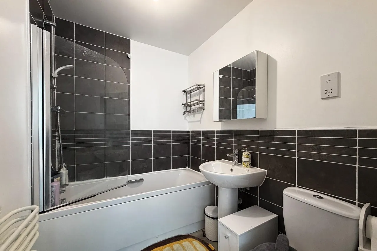 Oakcliffe Road, Baguley, Manchester M23 1DA, photo 13