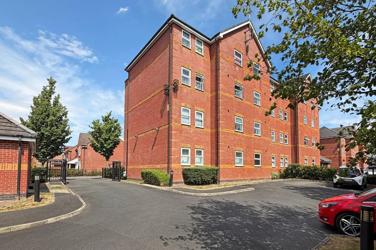 Oakcliffe Road, Baguley, Manchester M23 1DA, photo 8
