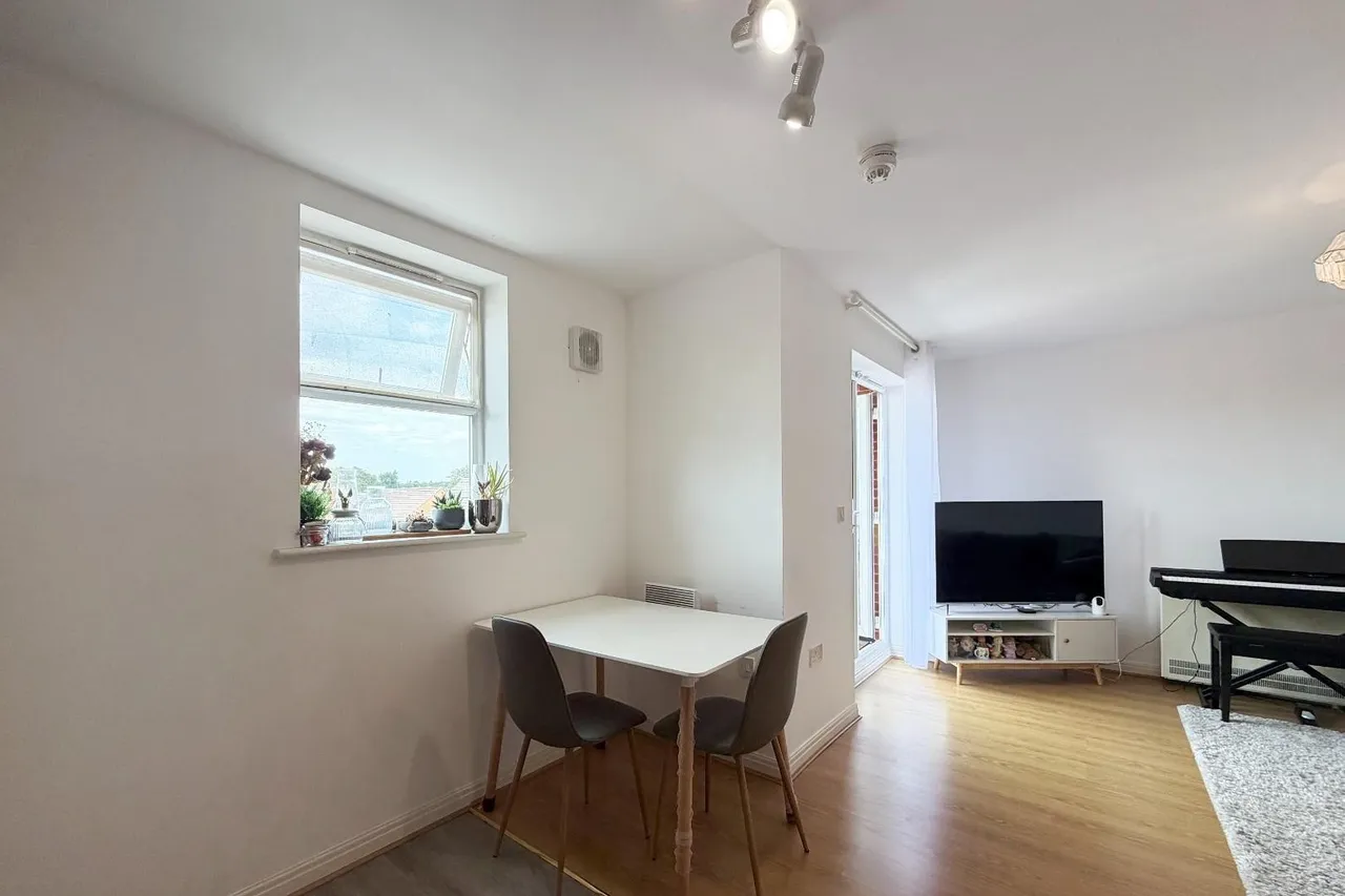 Oakcliffe Road, Baguley, Manchester M23 1DA, photo 17