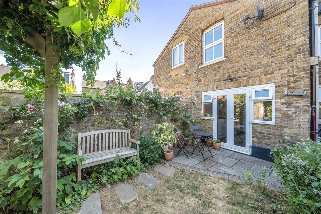 Hows Road, Uxbridge, UB8, photo 10