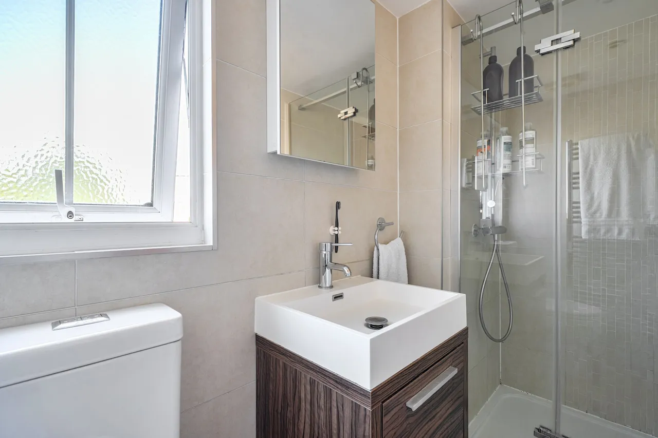 Hows Road, Uxbridge, UB8, photo 16