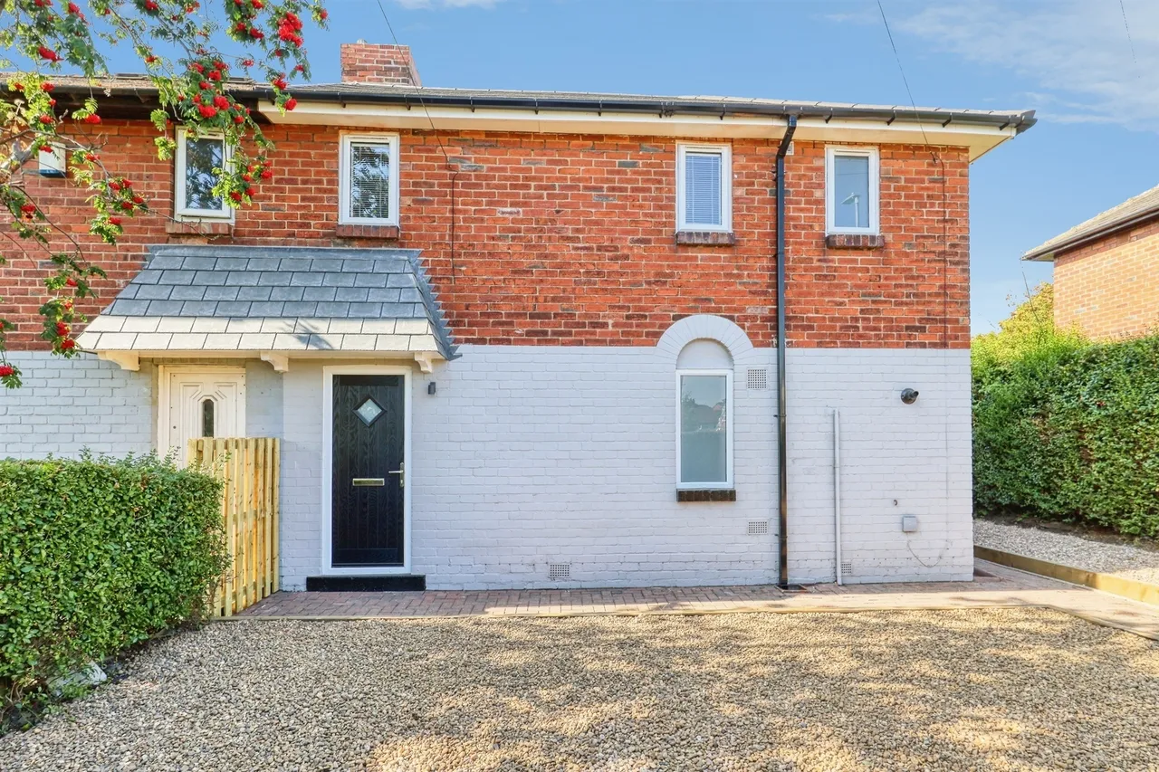 2 bed house for sale — Neville Parade, LEEDS