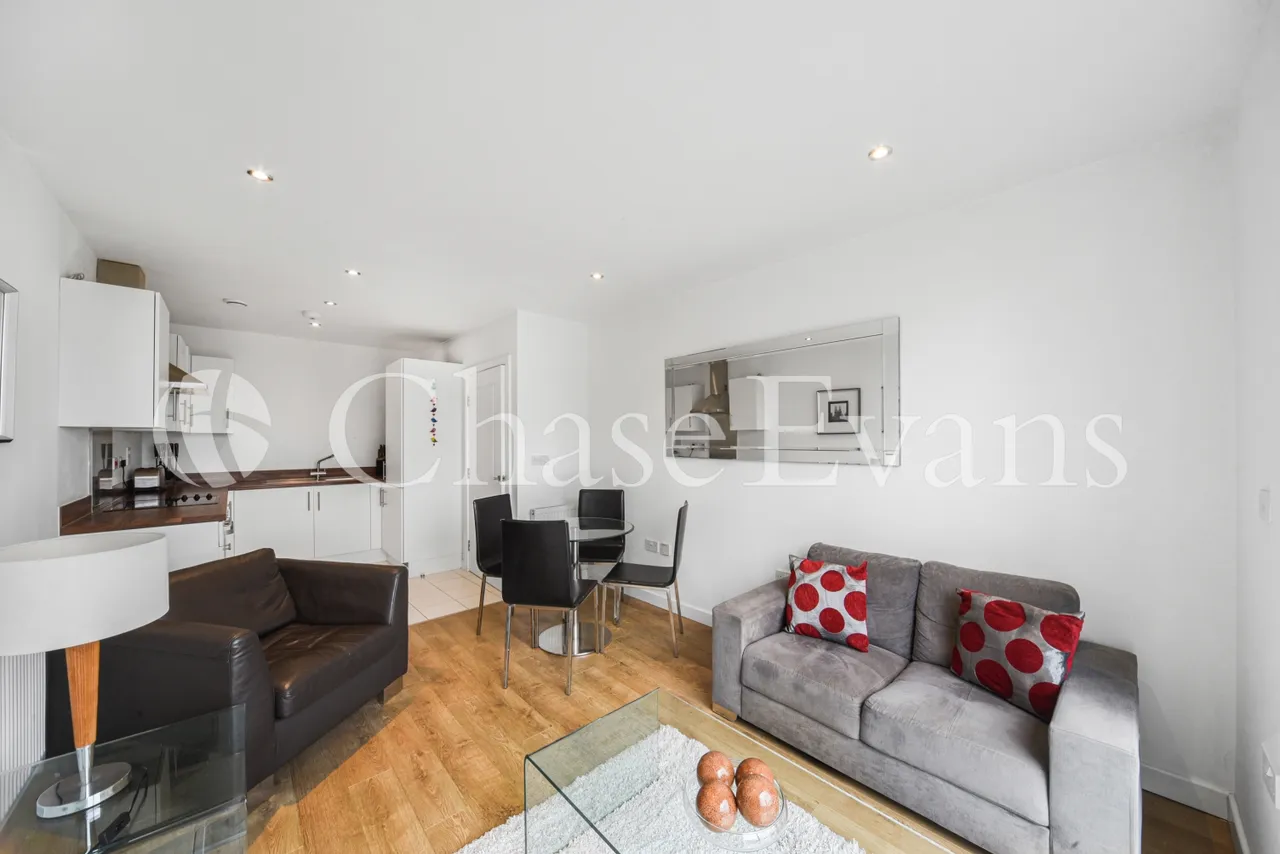 Ravenscroft Court, 36 Essian Street, Limehouse, London, E1, photo 3