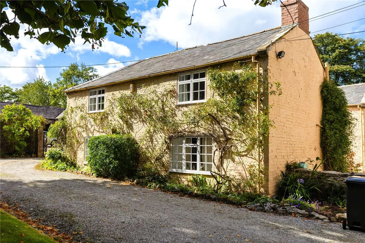 Lygan Y Wern, Pentre Halkyn, CH8, photo 2