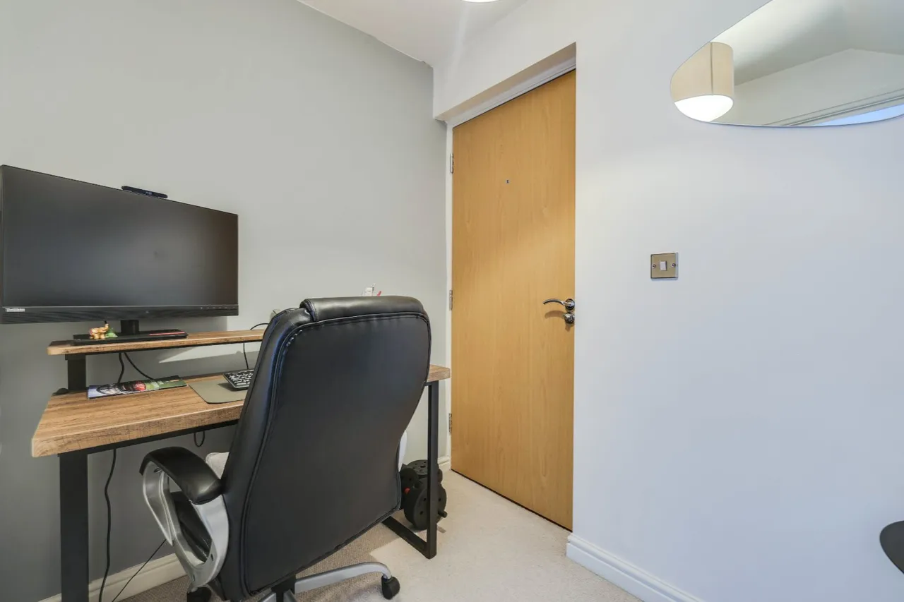 Narrowboat Wharf, Leeds, LS13, photo 14