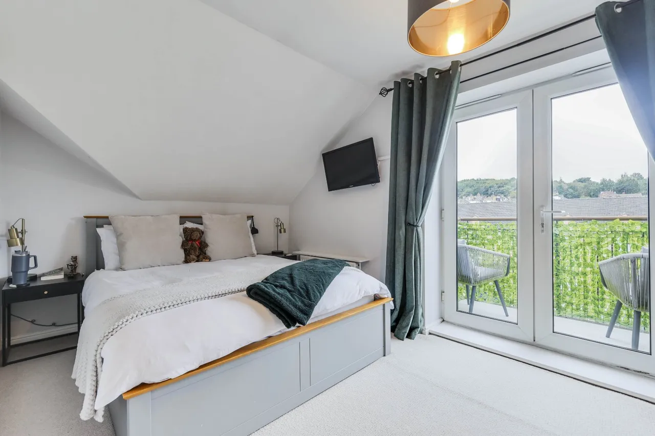 Narrowboat Wharf, Leeds, LS13, photo 12
