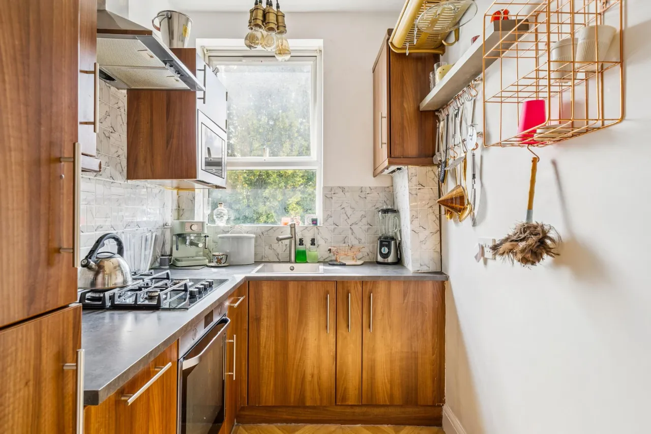 Brook Road South, Brentford, TW8, photo 10