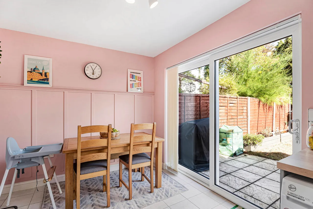 Pooley Avenue, Egham, TW20, photo 18