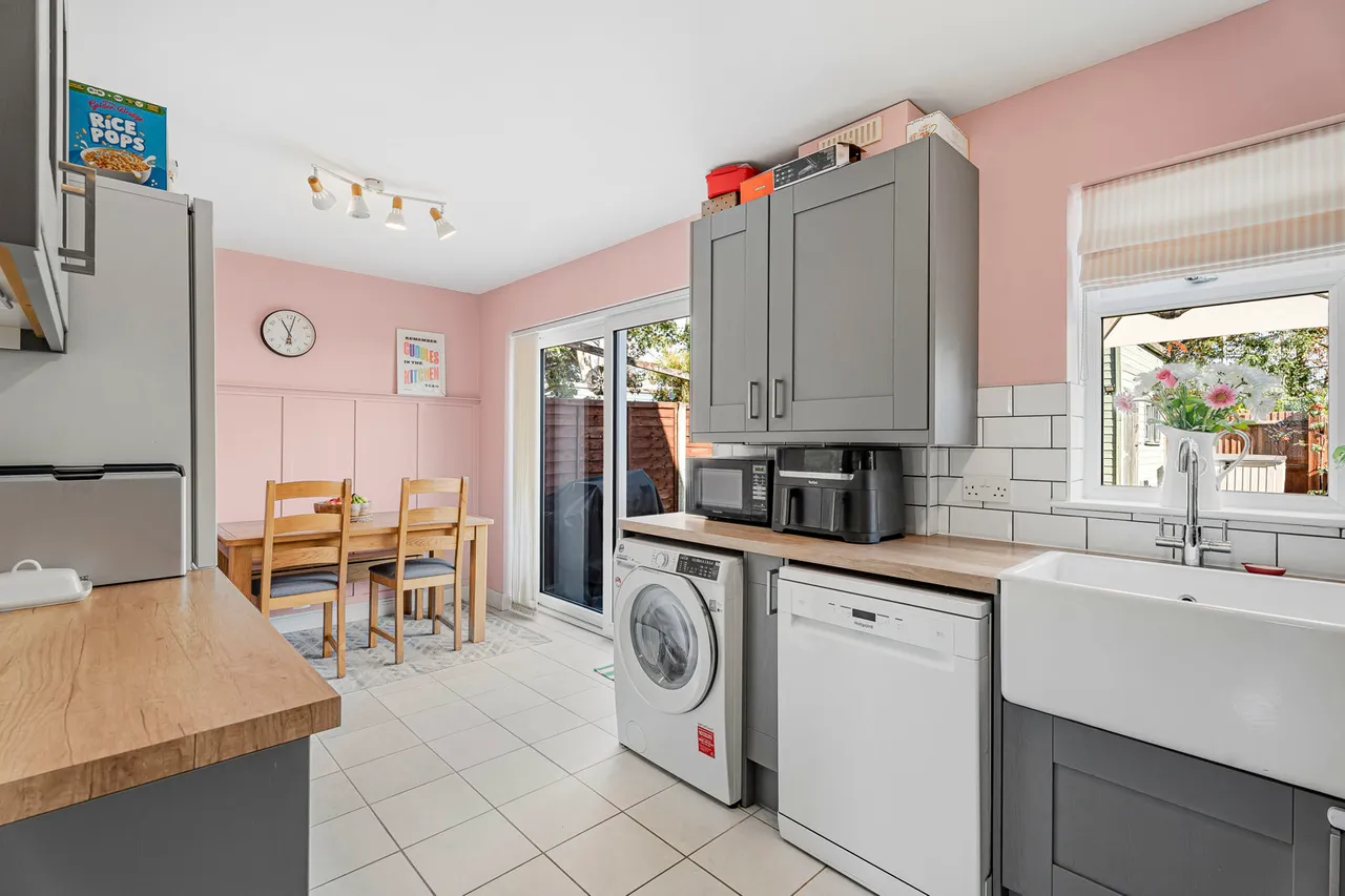 Pooley Avenue, Egham, TW20, photo 13